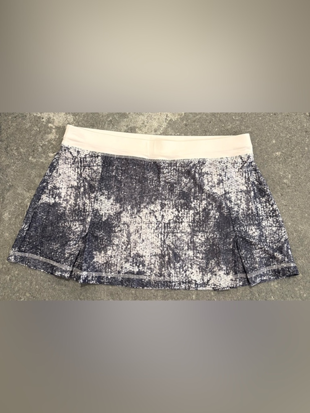 Sofibella White and Blue Grey Activewear Skirt